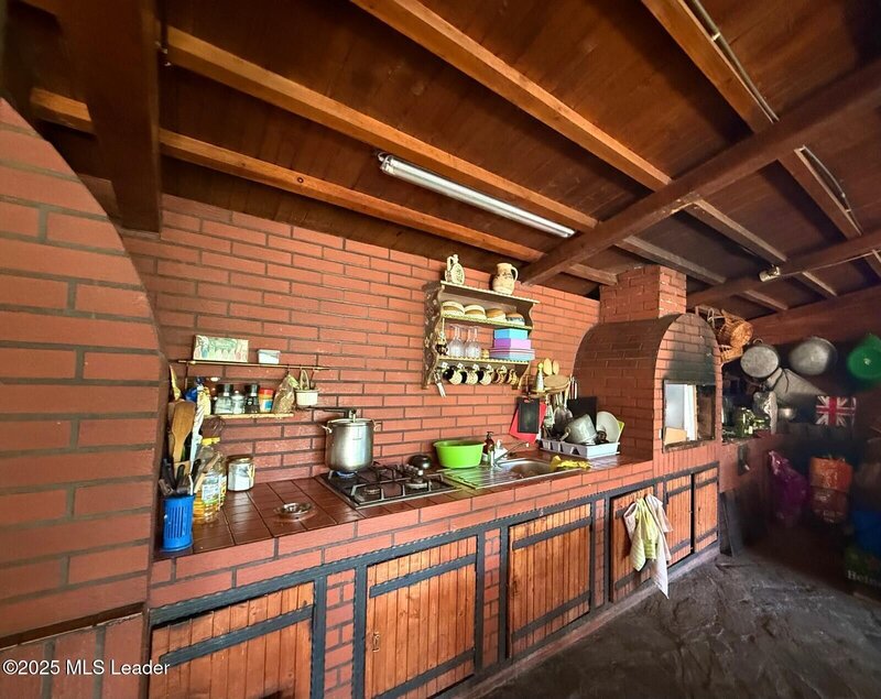 Mogosoaia, casa cu livada, crama si terasa,